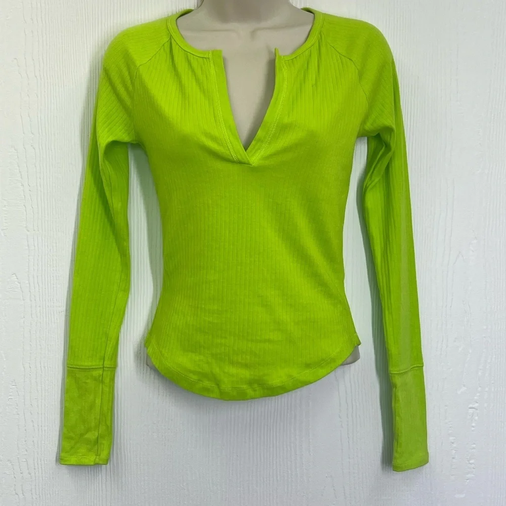 Free People - Neon Green Ribbed V Neck Long Sleeve Lightweight Top Size Small
